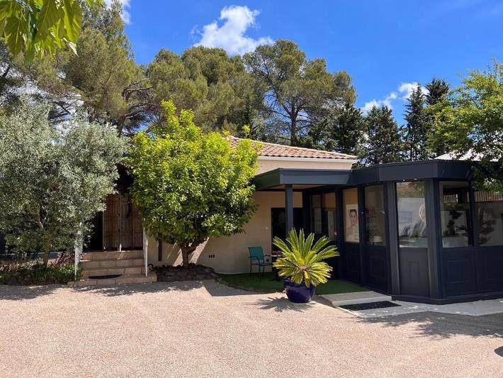 Chambre d’hôte pour 2 personnes, avec Terrasse et Jardin ainsi que Piscine et Vue