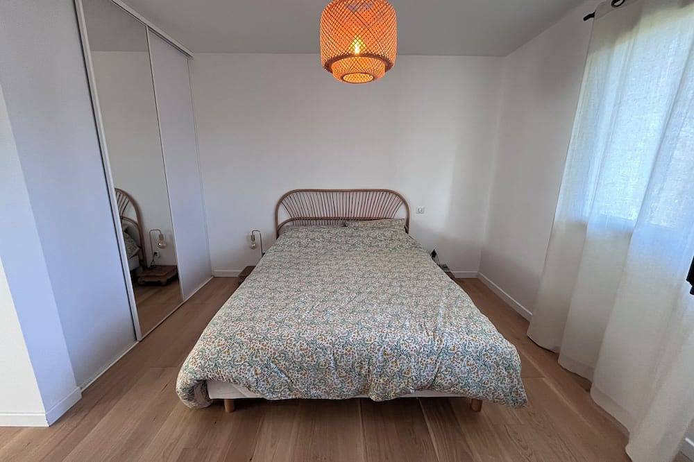 Quiet family house between sea and mountains with swimming pool - sleeps 8 in Bassussarry, Bayonne region