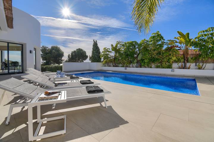Casa rural para 6 personas, con piscina además de terraza y jardín, Familias con niños en Benisa - 2