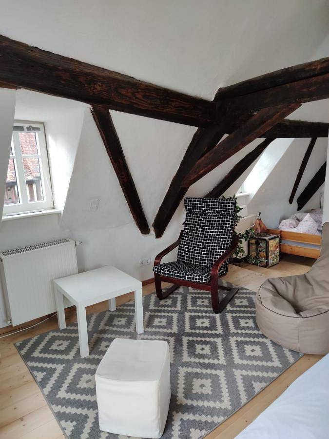 Ferienwohnung für 2 Personen, mit Balkon und Ausblick in Hofheim