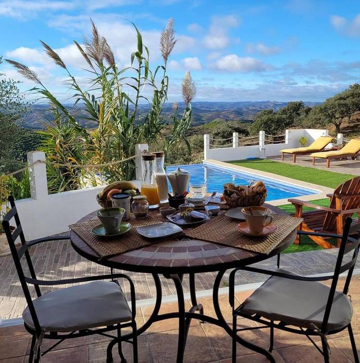 Gîte pour 2 personnes, avec Terrasse et Jardin ainsi que Piscine et Vue dans Odeleite