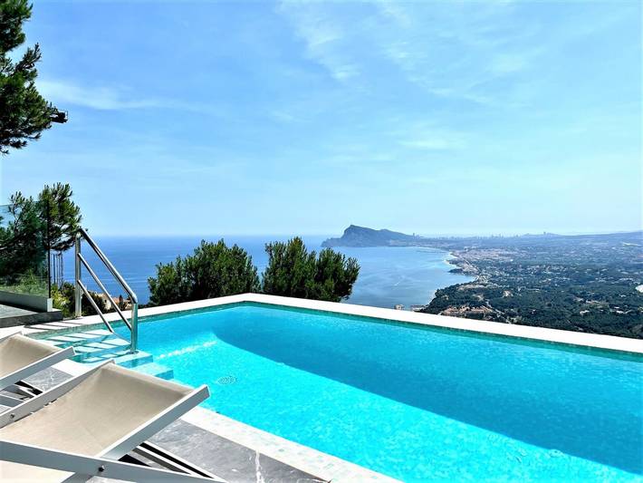 Ferienpark für 8 Personen, mit Balkon und Terrasse sowie Pool und Ausblick