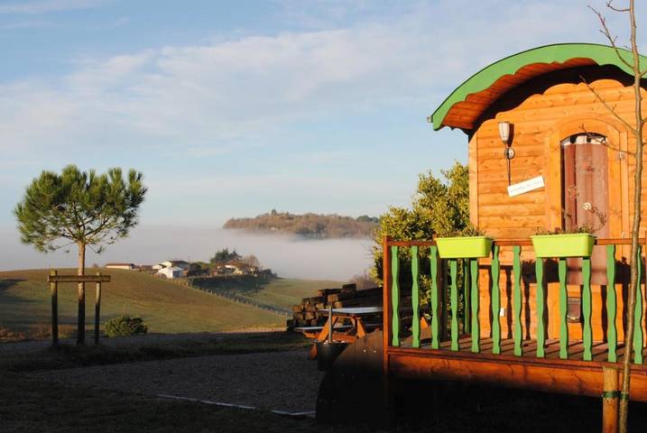 Maison de campagne pour 3 personnes, avec Balcon et Terrasse ainsi que Jardin et Piscine à L'Honor-de-Cos