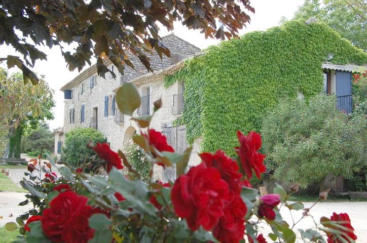 Gîte pour 4 personnes, avec jardin ainsi que vue et piscine, animaux acceptés à Chantemerle-lès-Grignan