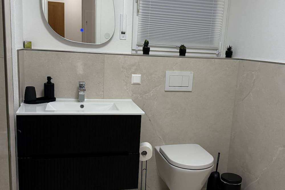 Ganze Wohnung, Rheinzeit: Moderne Ferienwohnung in Rheinheim, ideal für Ausflüge in die Schweiz in Küssaberg, Landkreis Waldshut