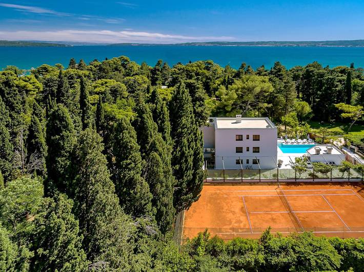 Ferienhaus für 12 Personen, mit Sauna und Pool sowie Garten, mit Haustier in Kaštela