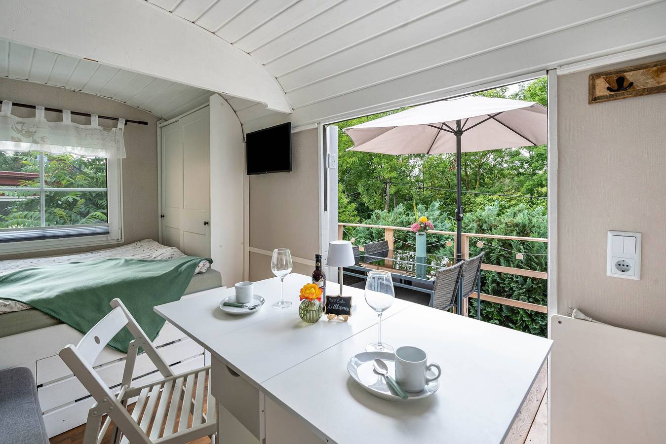 Tiny Home 'Amselnest' met uitzicht op het meer, privéterras en wifi, foto 8
