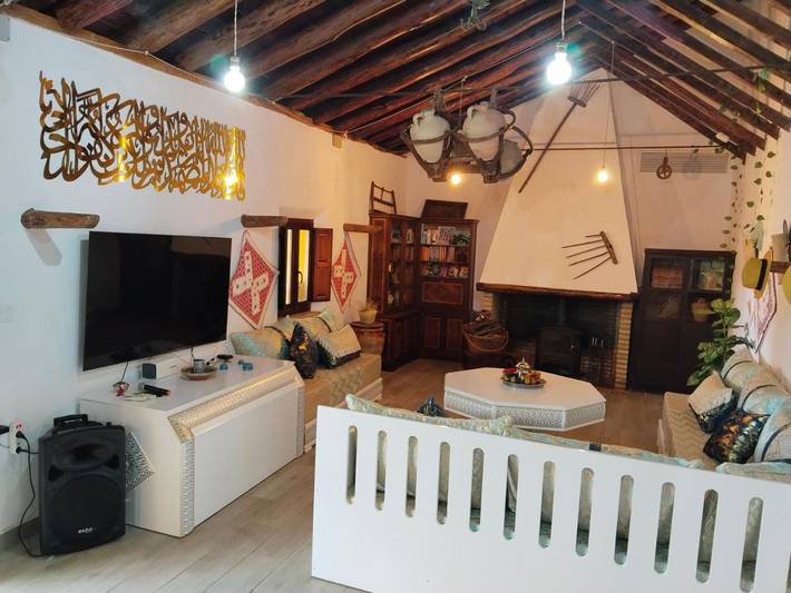 Casa rural para 12 personas, con piscina además de terraza y jardín, Se admiten mascotas en Carmona  - 3