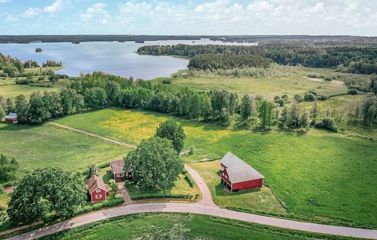Ferienhaus für 8 Personen, mit Terrasse und Garten in Gullspang