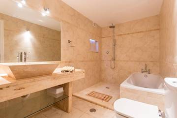 Villa for 30 People in Luz, Faro District, Photo 3