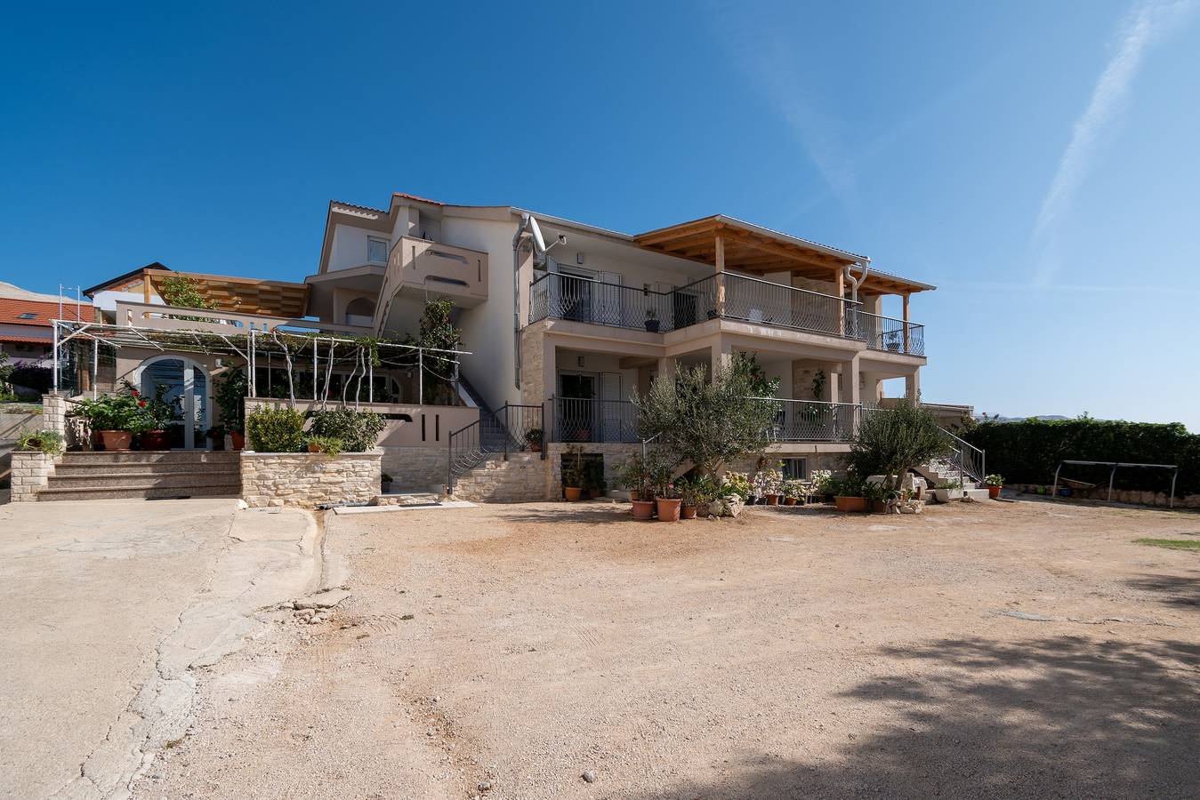 Ganze Wohnung, 2-Zimmer-Ferienwohnung mit Terrasse und Meerblick Zubovici (Pag) -b in Zubovići, Pag