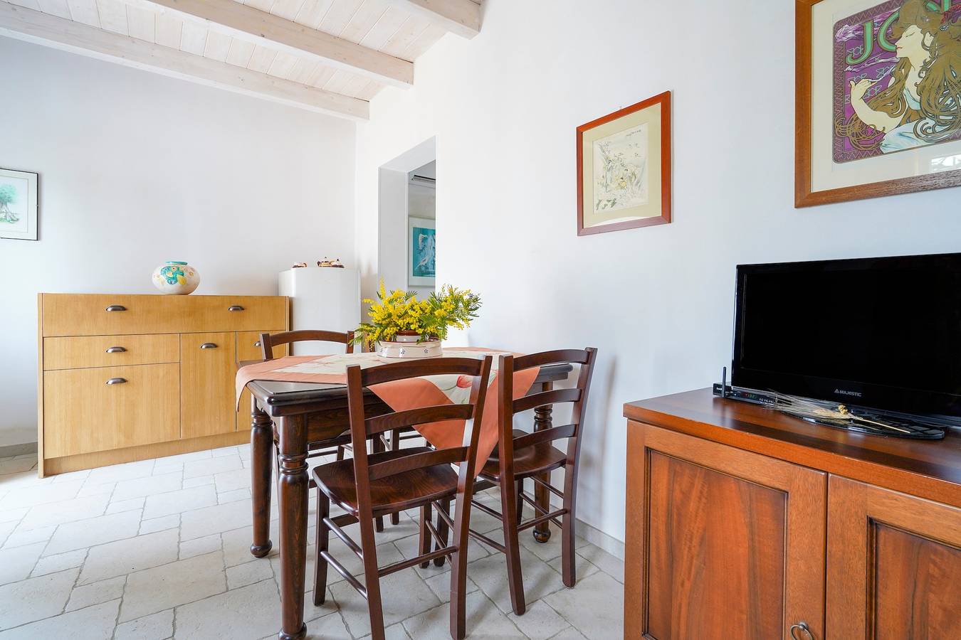 Apartamento entero, Apartamento 'Casina Delle Rose - Levante' con terraza compartida, Wi-Fi y aire acondicionado in Polignano a Mare, Region de Bari