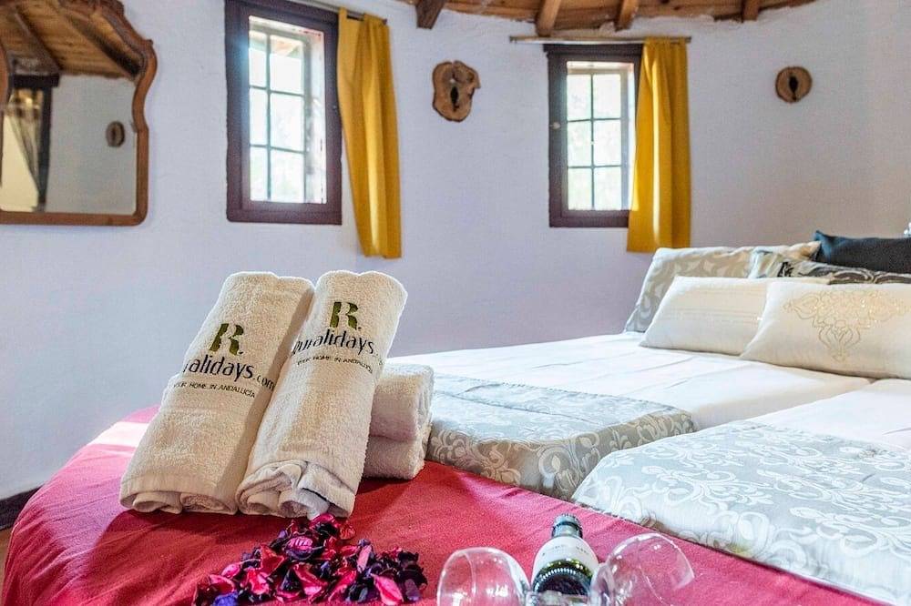 Casa La Laguna de Tiscar Puente Genil by Ruralidays in Puente Genil, Provincia de Córdoba
