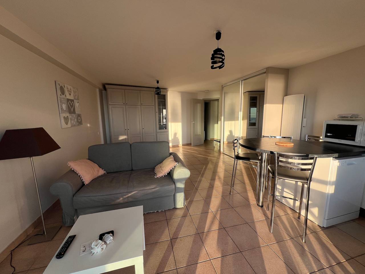 Studio entier, Studio 'Le First Vue Mer' avec vue sur mer et balcon in Les Sables-d'Olonne, Vendée