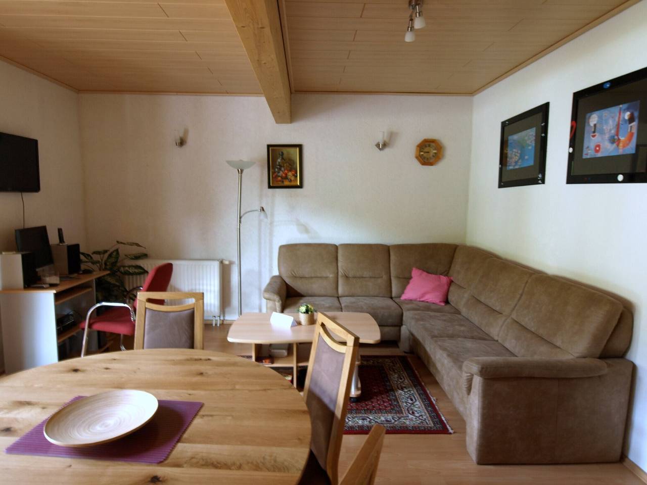 Apartamento entero, Apartamento 'Gästehaus Mengelberg' con terraza privada, jardín privado y Wi-Fi in Markkleeberg, Leipziger Neuseenland