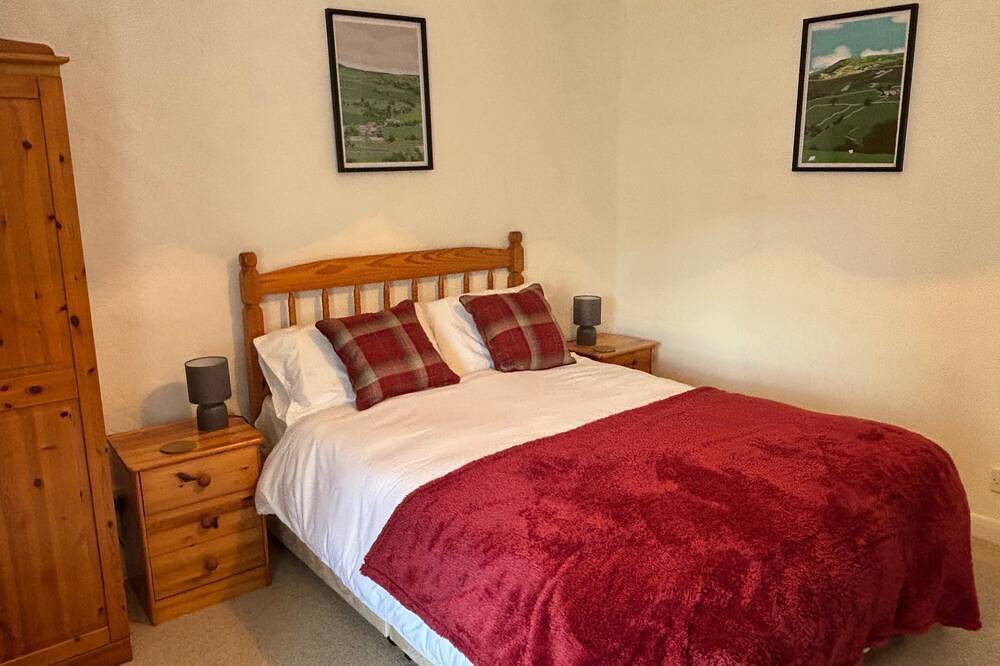 Overlooking Reeth Green, this welcoming cottage offers the perfect Yorkshire Dales escape. in Reeth, Yorkshire Dales National Park