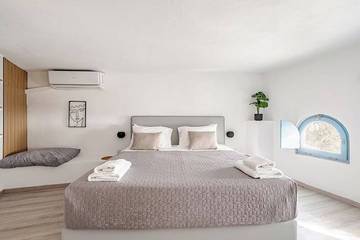 Holiday Apartment for 2 People in Firostefani, Thera, Photo 4
