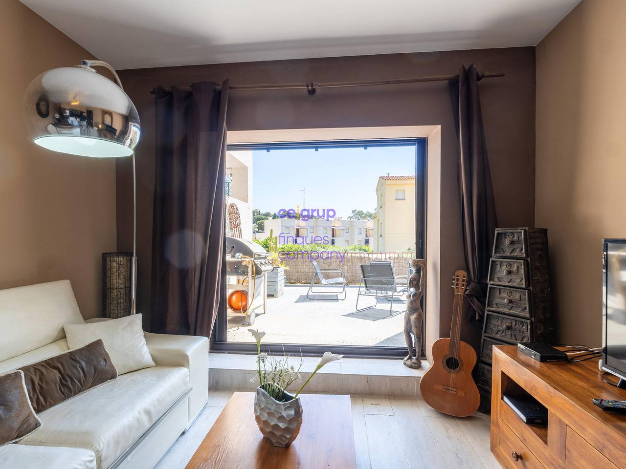 Ganze Wohnung, Guillem De Berguedà Bxs - Apartamento amplio y reformado, con pocas escaleras, situado en un tranquilo residencial de Grifeu in Platja Grifeu, Oberampurien
