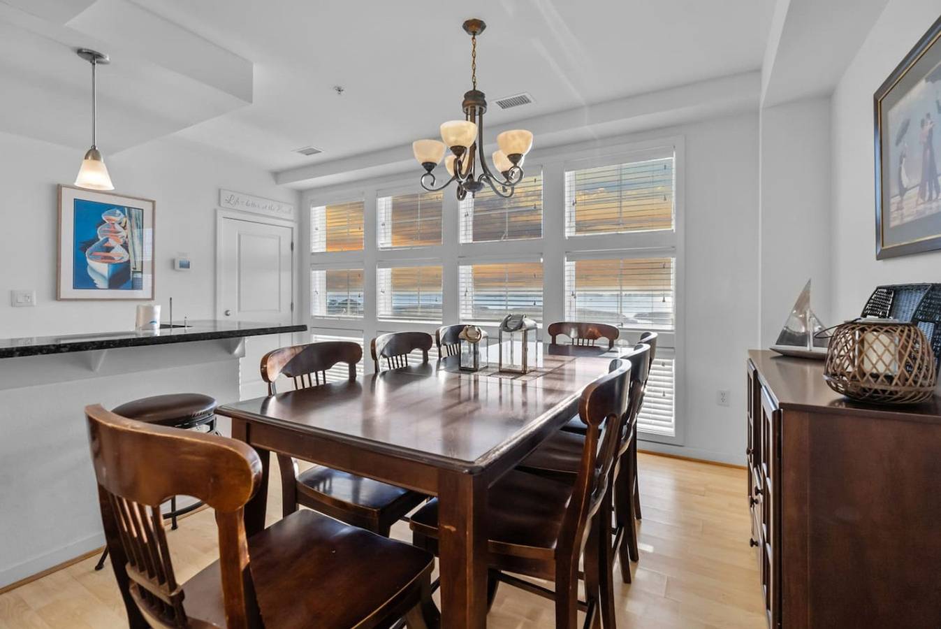 Entire apartment, New! Oceanfront Penthouse/ 2 Decks/ Pool/Beach/Gym in Virginia Beach