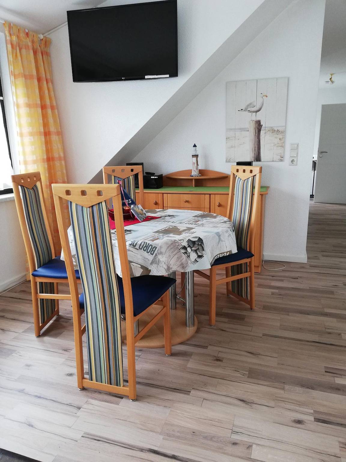 Ganze Wohnung, Apartment 'Obergeschoss 3 Raumwohnung' mit gemeinsamer Terrasse, gemeinsamem Garten und Wlan in Döse, Cuxhaven