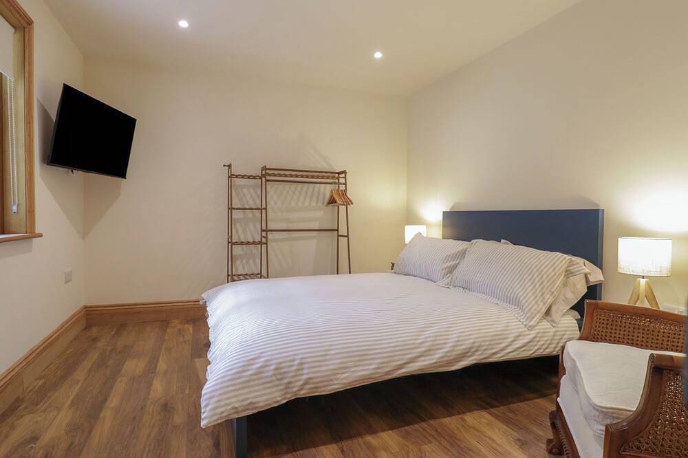 Yew Tree Cottage, family friendly, with pool in Dartford in Sutton-at-Hone and Hawley, Dartford