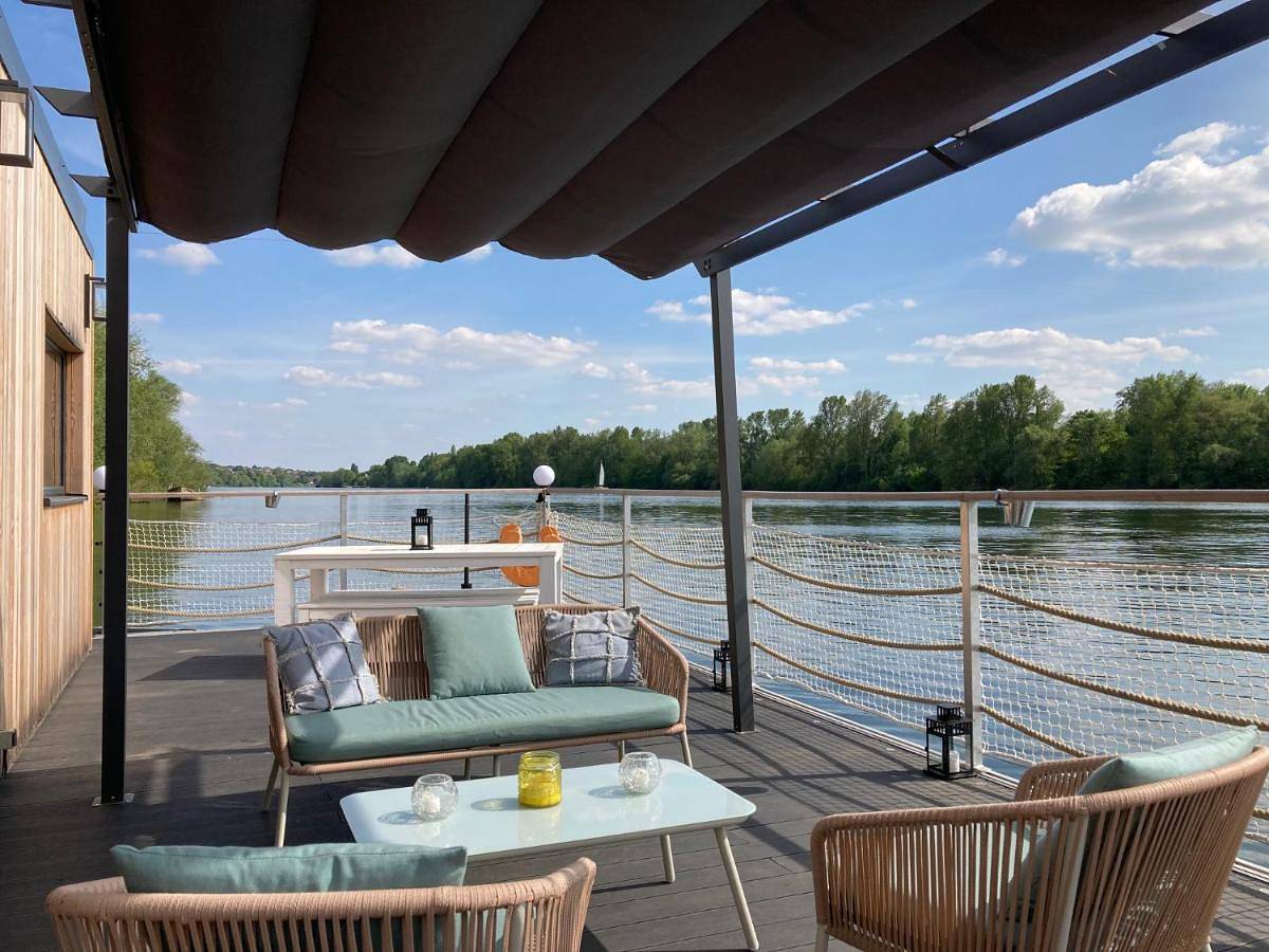 Seinehouse - Maison flottante (Houseboat) - Séjour magique sur l'eau in Vaux-sur-Seine, Yvelines