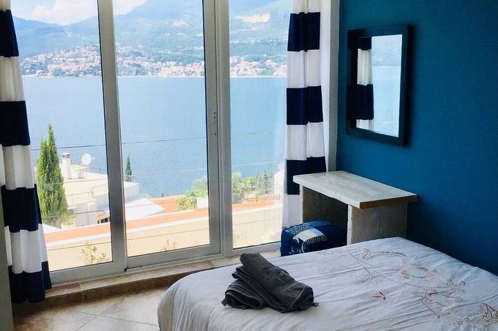 Moderne Villa mit privatem Pool und erstaunliche Meer und die Berge in Luštica, Boka Kotorska