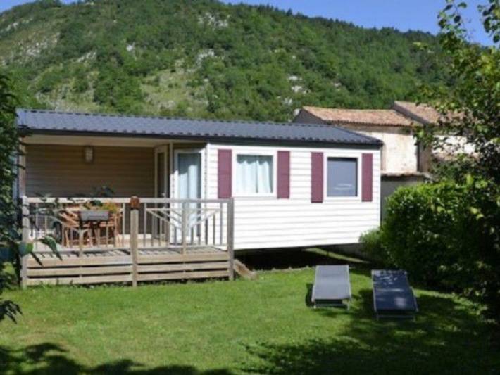 Mobil home pour 4 personnes, avec terrasse et piscine à Roquefeuil