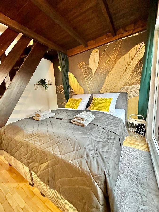 Ferienwohnung für 6 Personen, mit Balkon und Terrasse sowie Ausblick in Oldenburg