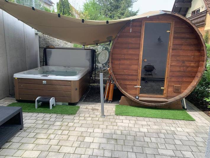 Ferienwohnung für 4 Personen, mit Balkon und Whirlpool sowie Terrasse und Garten am Brombachsee