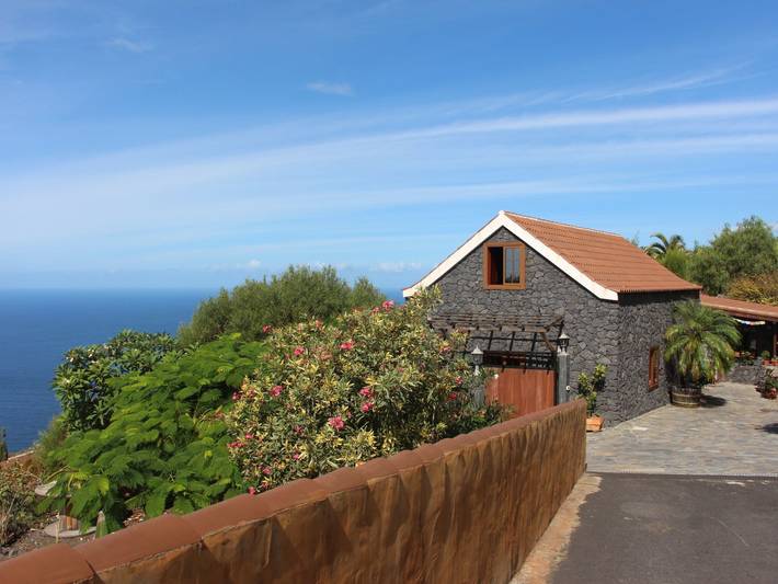 Ferienhaus für 5 Personen, mit Terrasse und Whirlpool sowie Garten und Ausblick in Fuencaliente de la Palma