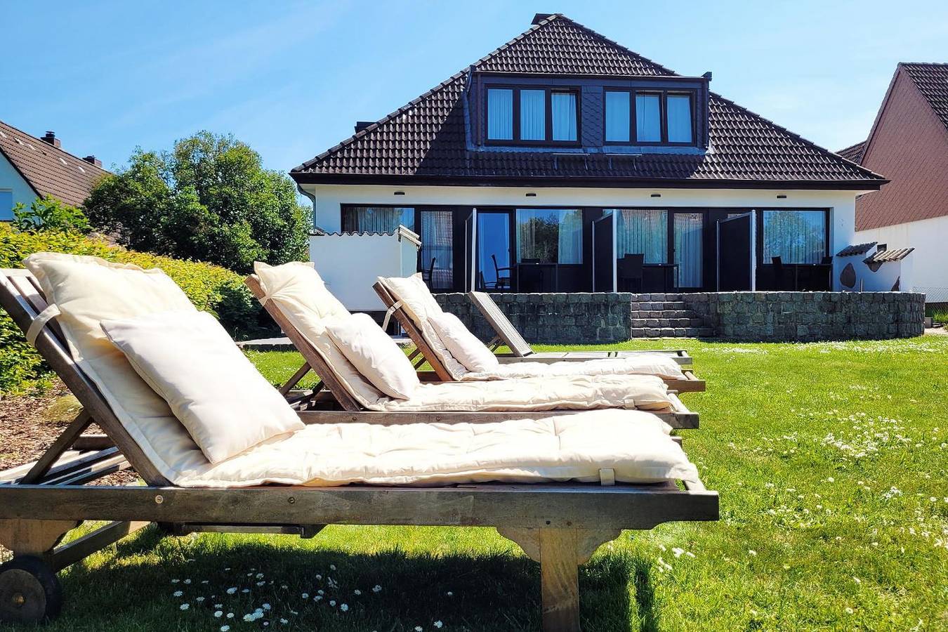 Ganze Wohnung, Moderne Landhaus Ferienwohnung mit Sonnenterrasse in ruhiger Lage in Scharbeutz, Ostholstein