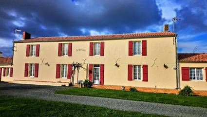 Chambre d’hôte pour 4 personnes, avec piscine à Chaillé-les-Marais