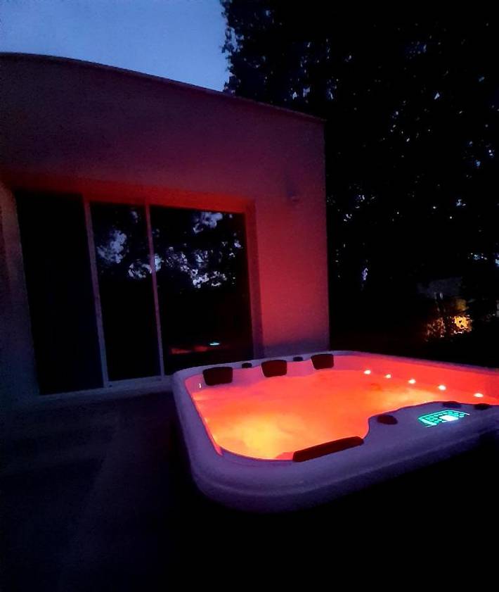 Gîte pour 2 personnes, avec jacuzzi ainsi que piscine et jardin à Saint-Siffret - 4