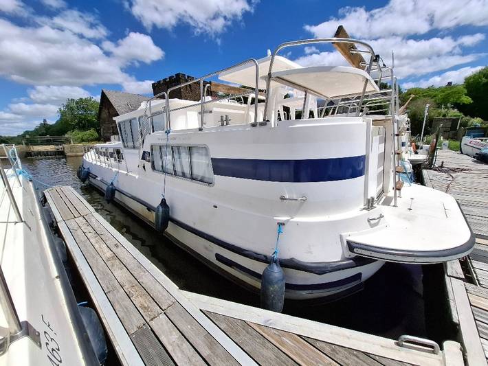 Péniche pour 9 personnes à Chenillé-Changé