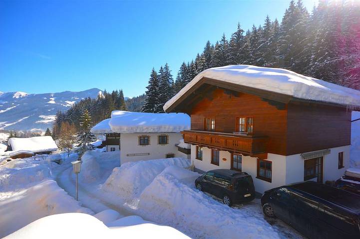 Bauernhof für 16 Personen, mit Balkon in Zell am See