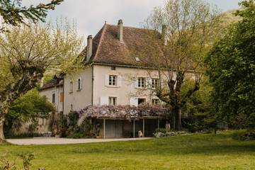 Cottage pour 3 personnes, avec jardin et piscine dans Belley