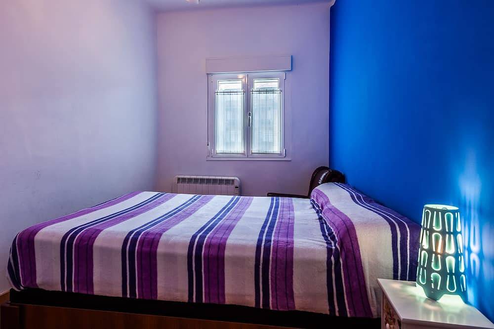 Apartamento entero, Apartamento en paseo marítimo Santoña, a escasos metros de puerto y playa. Wifi in Santoña, Costa de Cantabria