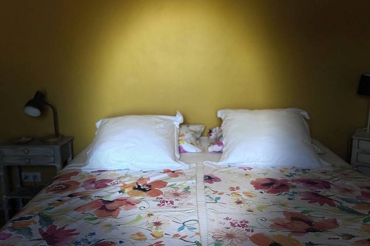 Cigale Suite, access to a private terrace, view of Carpentras, swimming pool in Saint-Didier, Parc naturel régional du Mont-Ventoux
