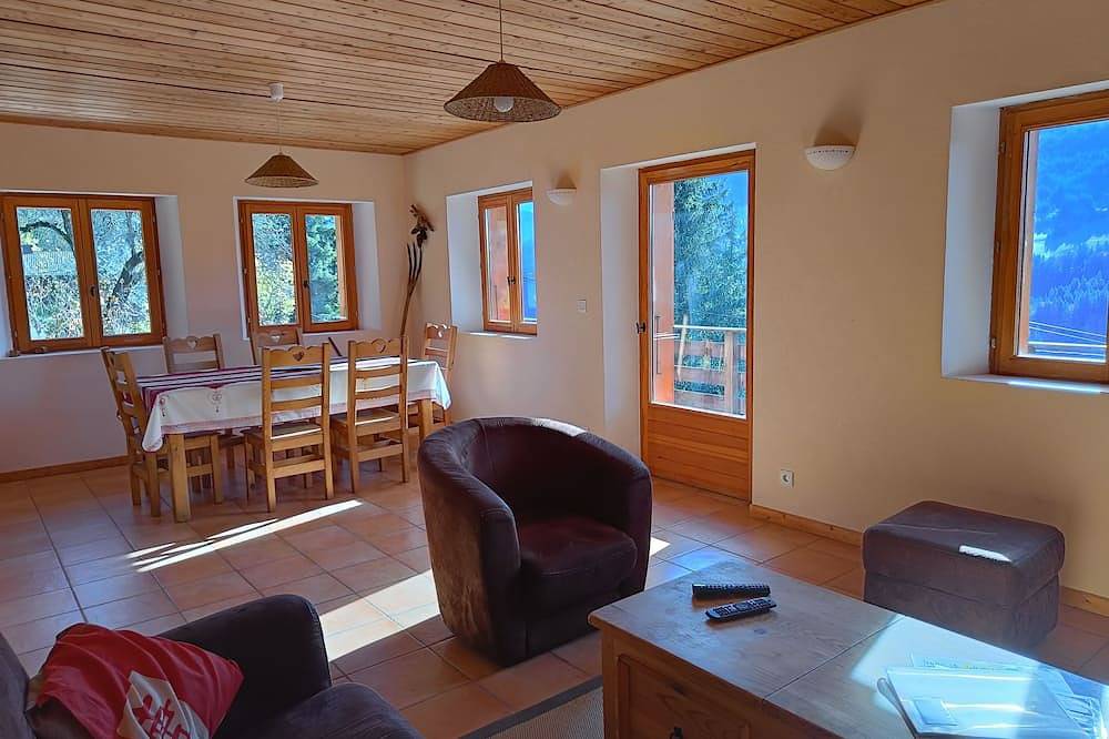 Chalet , versant sud ensoleillé , grande terrasse privative in La Chapelle-d'Abondance, Les Portes du Soleil