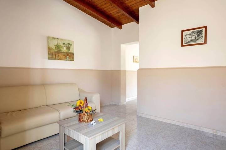 Appartamento intero, Appartamento 'Oasi Lamia - 6' con piscina condivisa, Wi-Fi e aria condizionata in Mazara del Vallo, Marzara del Vallo e dintorni