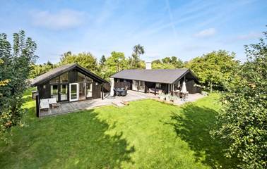 Ferienhaus für 8 Personen, mit Terrasse und Garten in Tisvilde