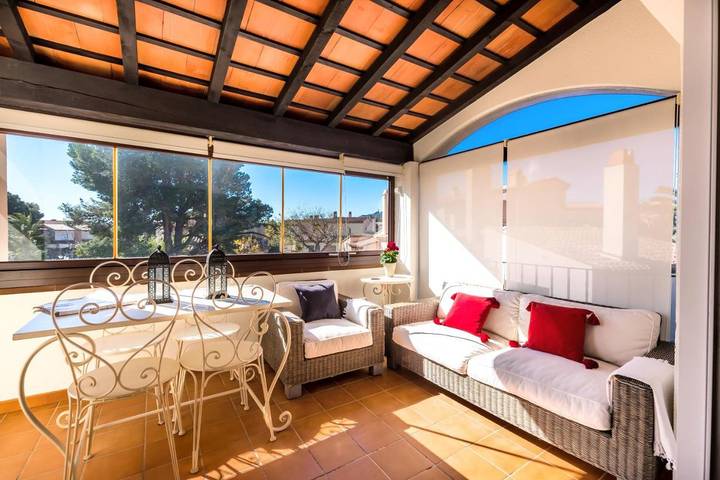 Gîte pour 4 personnes, avec terrasse ainsi que piscine et vue dans Bonmont Terres Noves - 3