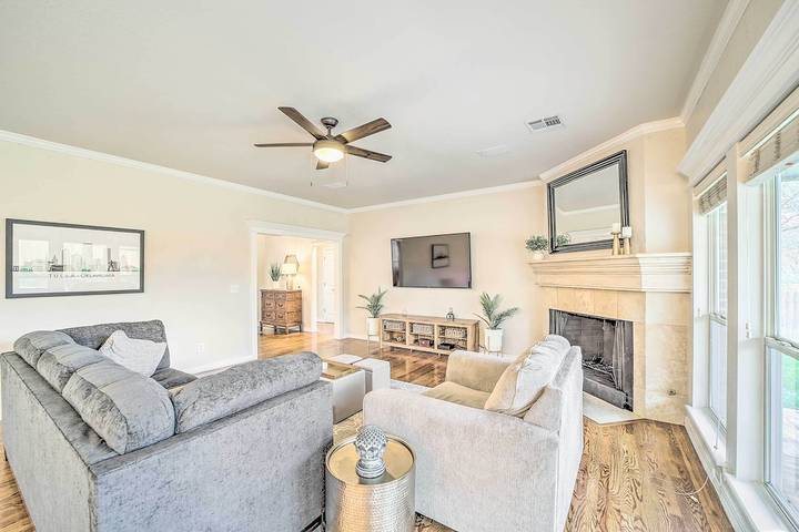 Vacation rental for 14 people, with hot tub and pool as well as yard and terrace, with pets in Tulsa