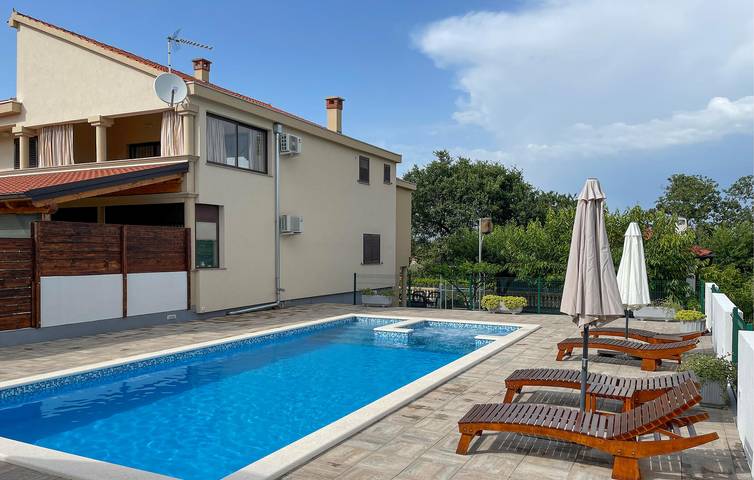 Ferienwohnung für 7 Personen, mit Terrasse und Pool in Sveti Petar na Moru - 3