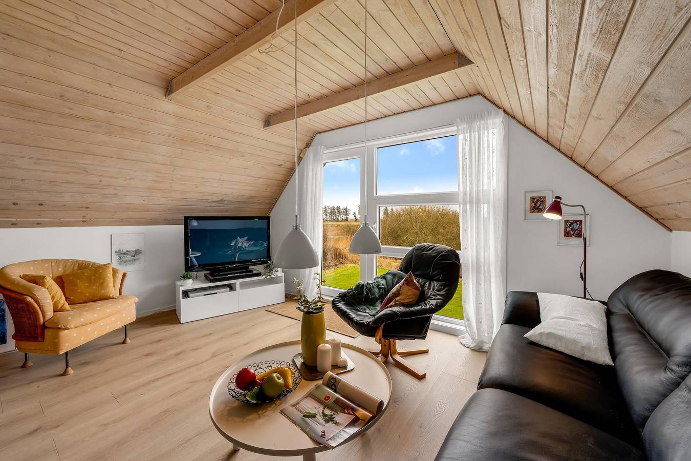 Lovely holiday home with a view of the fishing lake and the fjord. in Stauning, Ringkøbing fjord