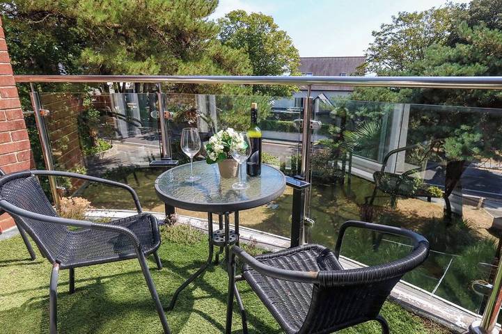 Holiday rental for 4 people, with pets in Sandbanks
