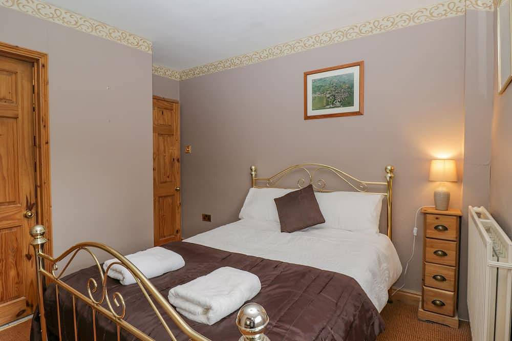 Field Cottage, pet friendly, with open fire in Shepton Mallet in Shepton Mallet, Somerset