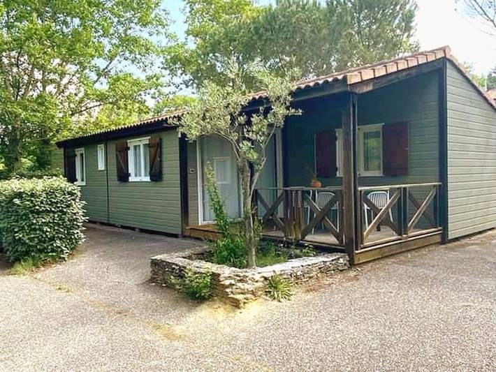 Location de vacances pour 6 personnes, avec terrasse et piscine, animaux acceptés à Villegly