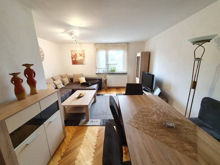 Appartement entier, Appartement « Bergblick » avec jardin commun, balcon et Wi-Fi in Hohndorf, Chemnitz (region)